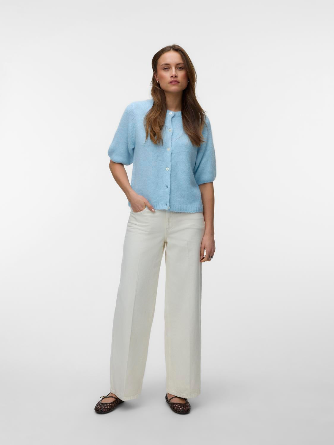 model_shot-front
